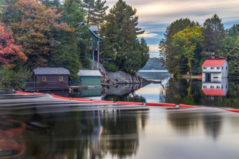 Fall Colours in Northern Ontario: Best Scenic Drives & Lookouts